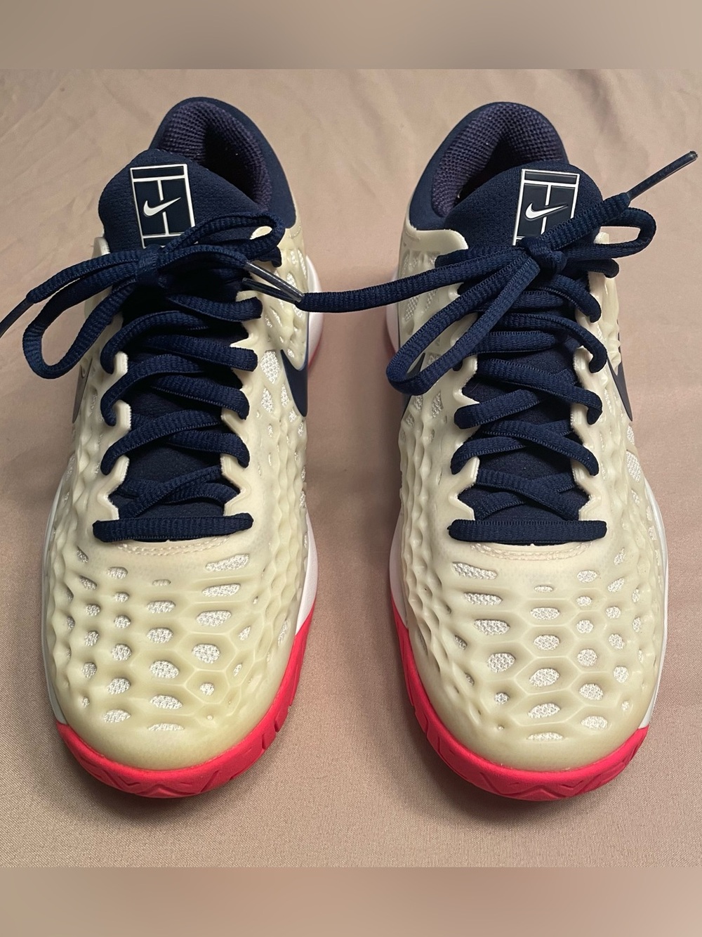 Nike Air Zoom Cage 3 HC Women's Tennis Shoes 918199-100 Size 6 Sneakers